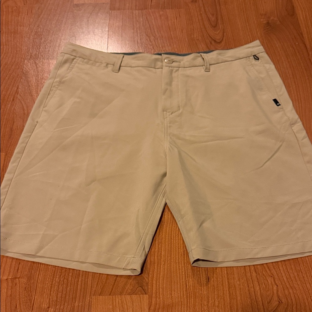 Quiksilver Men's Beige Flat Front Shorts